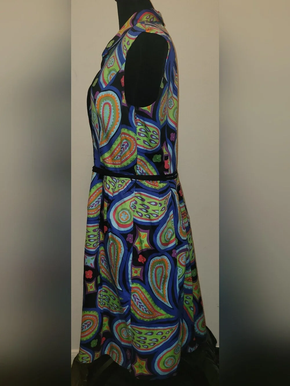 Ellen Tracy vibrant paisley